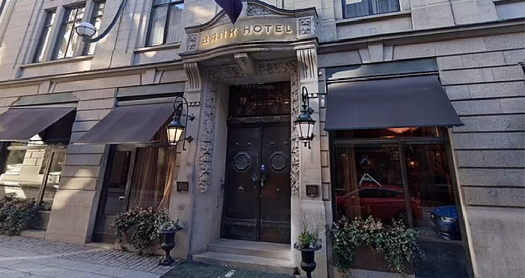Bank Hotel Moris Kylian Mbappe